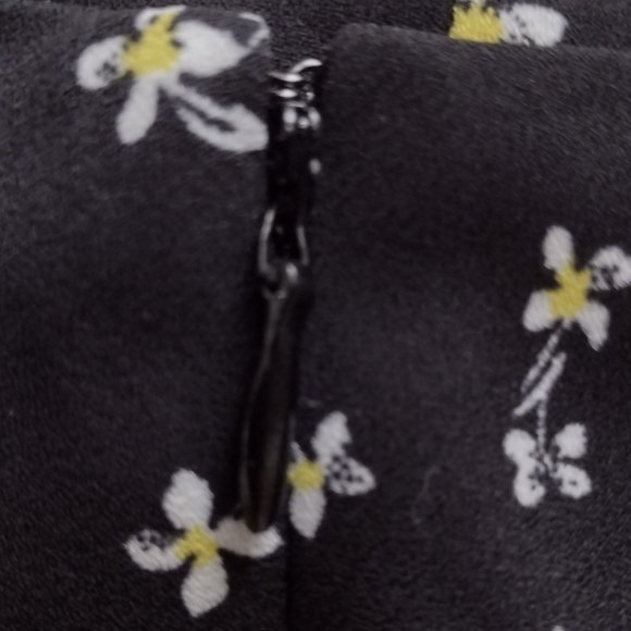Bar III A Line Skirt Black with White and Yellow Flowers Size 12 NWT - Picture 4 of 6